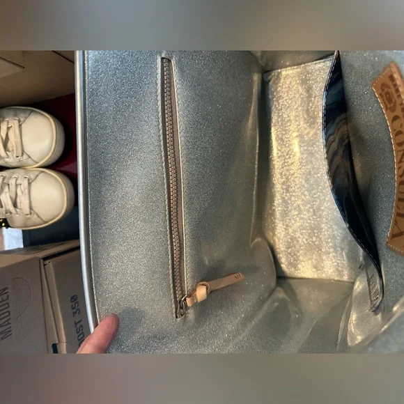 Authentic Consuela Classic Tote - Picture 11 of 16